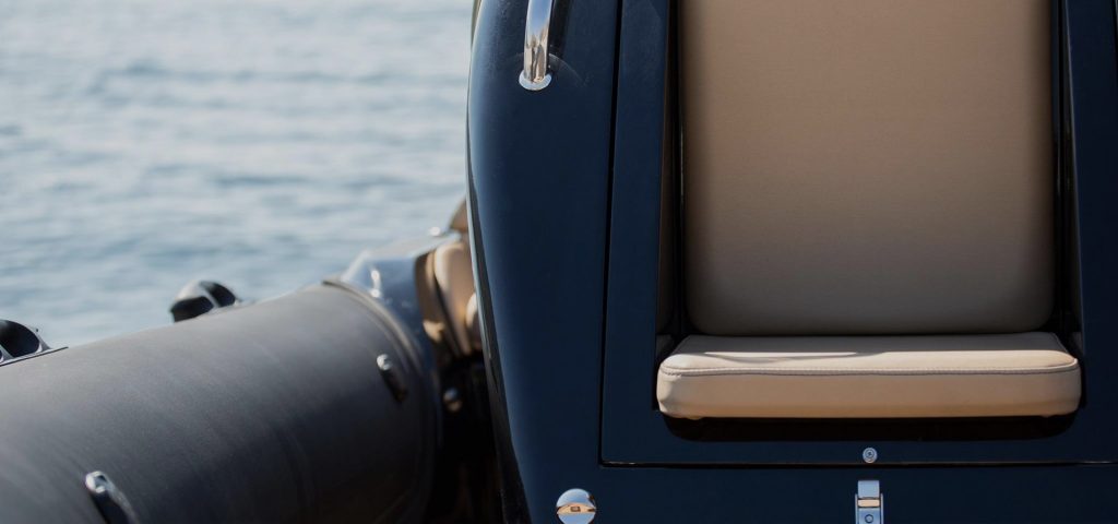 Diverib 499 — exterior profile underway