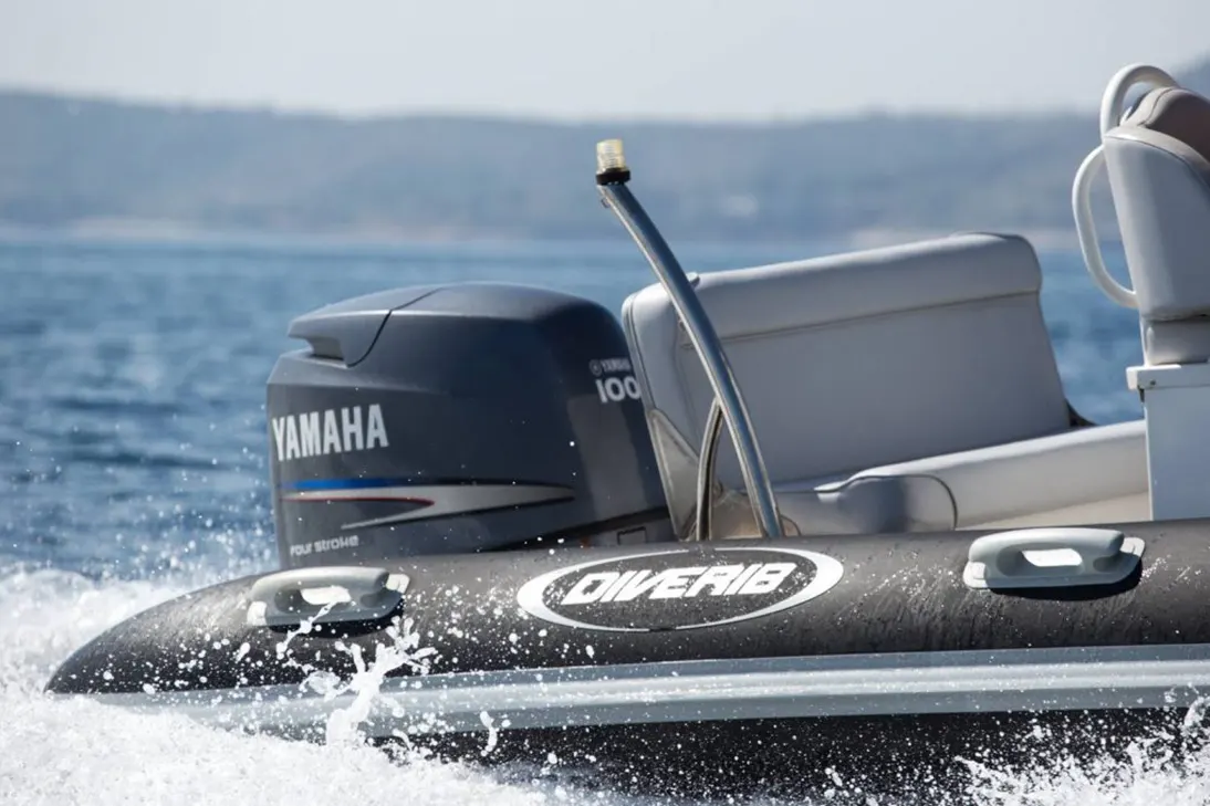 Diverib 495 — stern and engine detail