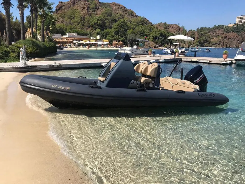 Diverib 550 — authentic exterior view at the shoreline